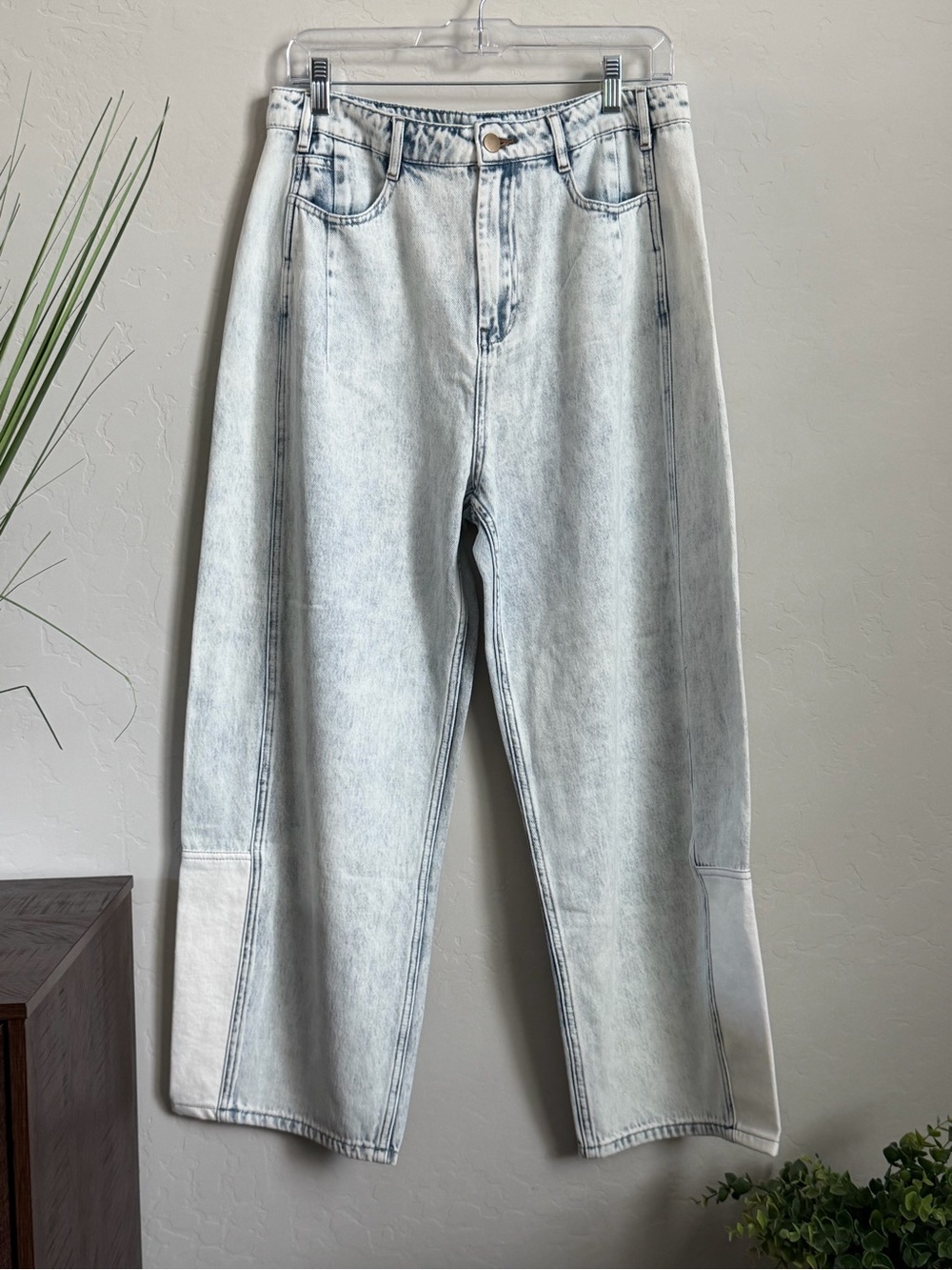 NWT Miou Muse Mixed Fabric Barrel Jeans Light Wash Size L